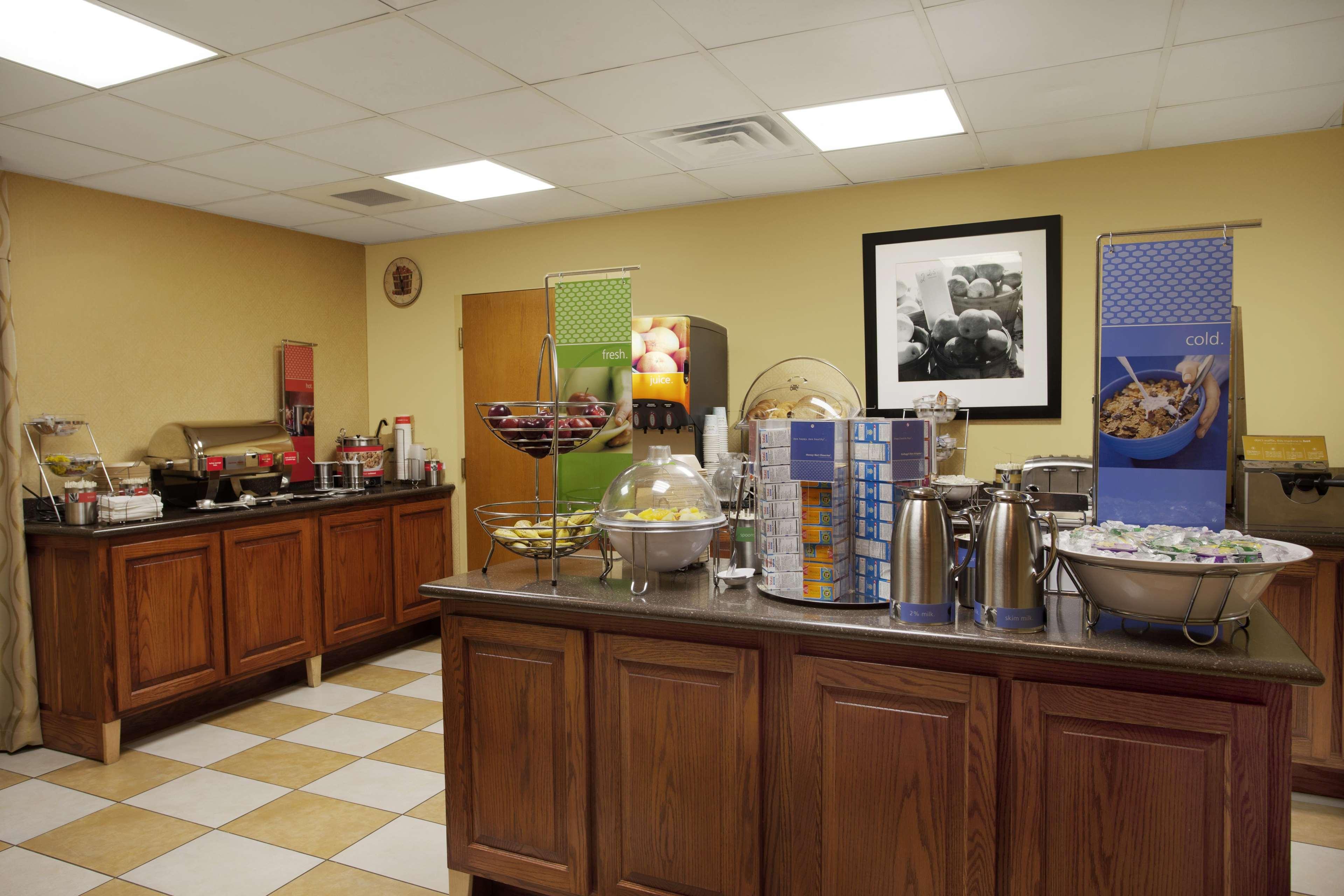 Hampton Inn Sidney Ресторан фото